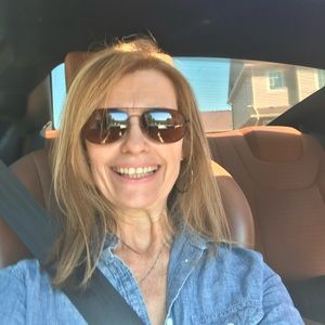 Meet your Posher, Debbie